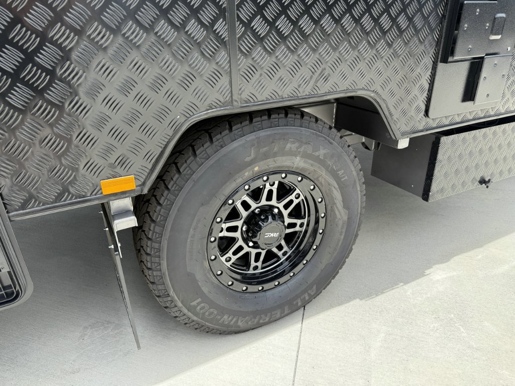 NEW 2025 SUPREME CLASSIC TOURER CARAVAN 1 AXLE