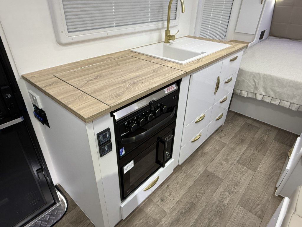 NEW 2025 SUPREME CLASSIC TOURER CARAVAN 1 AXLE