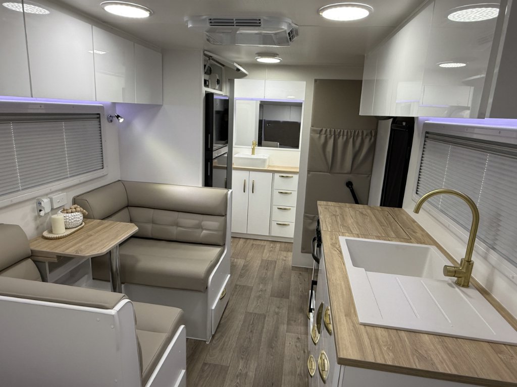 NEW 2025 SUPREME CLASSIC TOURER CARAVAN 1 AXLE