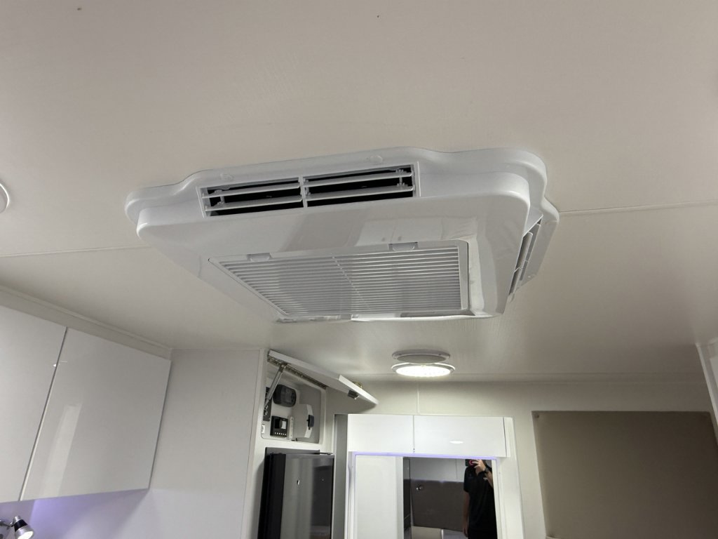 NEW 2025 SUPREME CLASSIC TOURER CARAVAN 1 AXLE