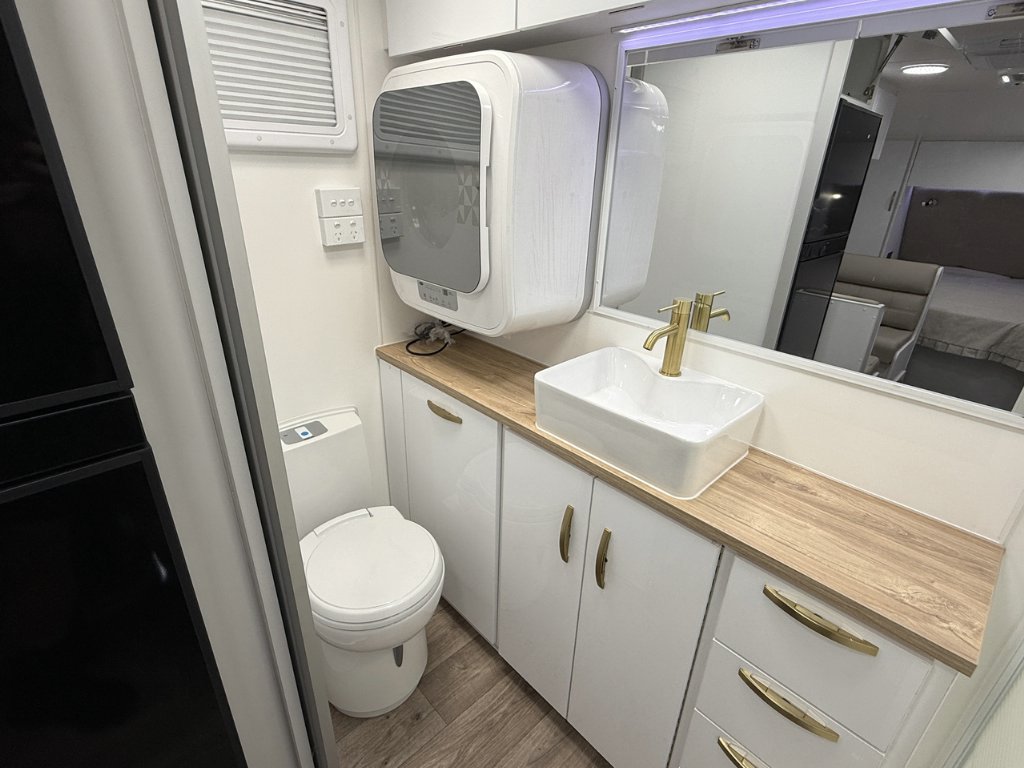 NEW 2025 SUPREME CLASSIC TOURER CARAVAN 1 AXLE