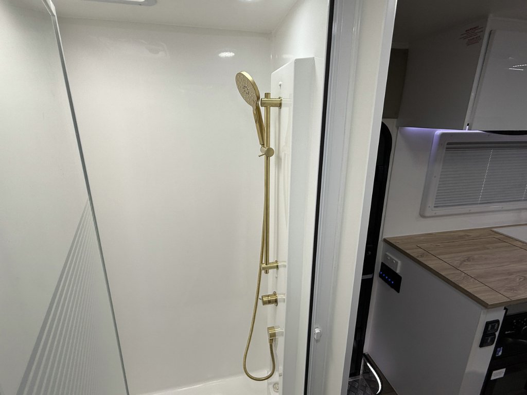 NEW 2025 SUPREME CLASSIC TOURER CARAVAN 1 AXLE