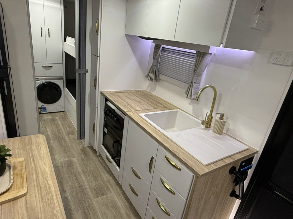 NEW 2025 LEADER CARAVANS XPEDITION CARAVAN 2 AXLE