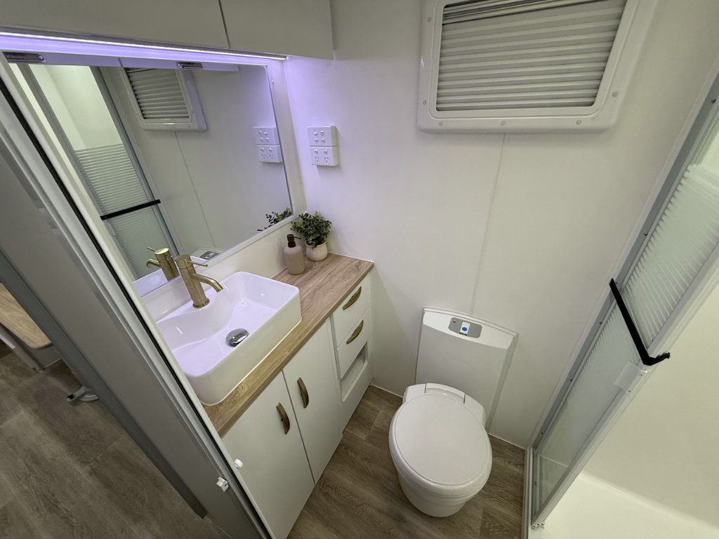 NEW 2025 LEADER CARAVANS XPEDITION CARAVAN 2 AXLE