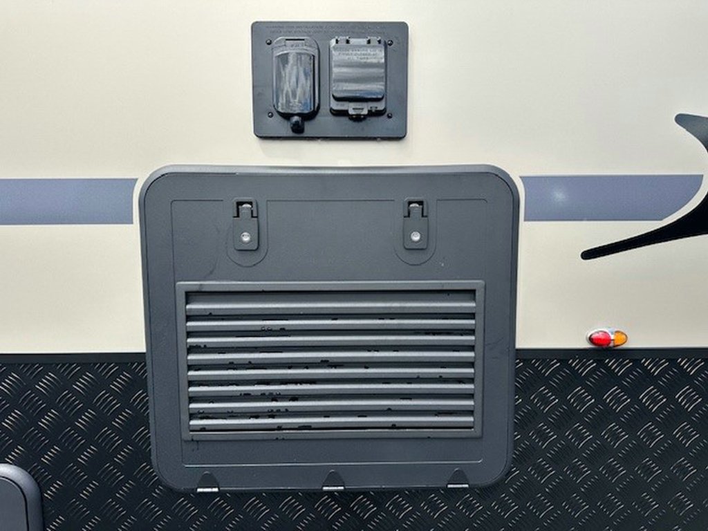 NEW 2025 SUPREME EXECUTIVE CARAVAN 2 AXLE