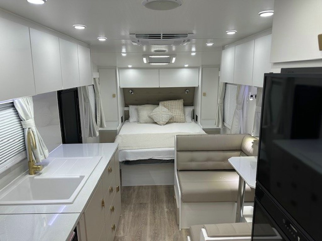 NEW 2025 SUPREME EXECUTIVE CARAVAN 2 AXLE