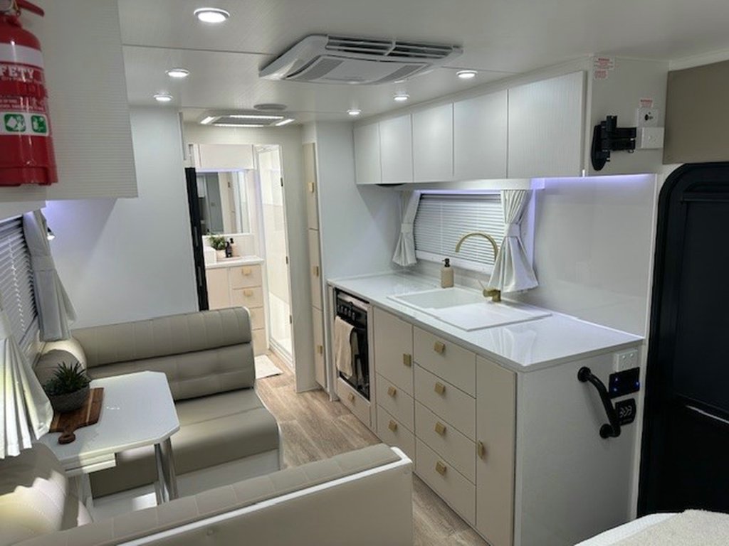 NEW 2025 SUPREME EXECUTIVE CARAVAN 2 AXLE