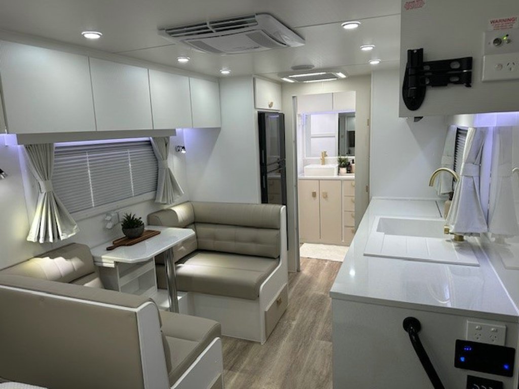 NEW 2025 SUPREME EXECUTIVE CARAVAN 2 AXLE