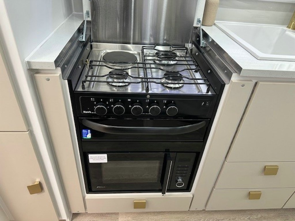 NEW 2025 SUPREME EXECUTIVE CARAVAN 2 AXLE