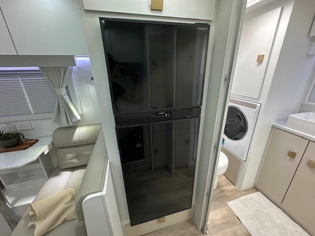 NEW 2025 SUPREME EXECUTIVE CARAVAN 2 AXLE