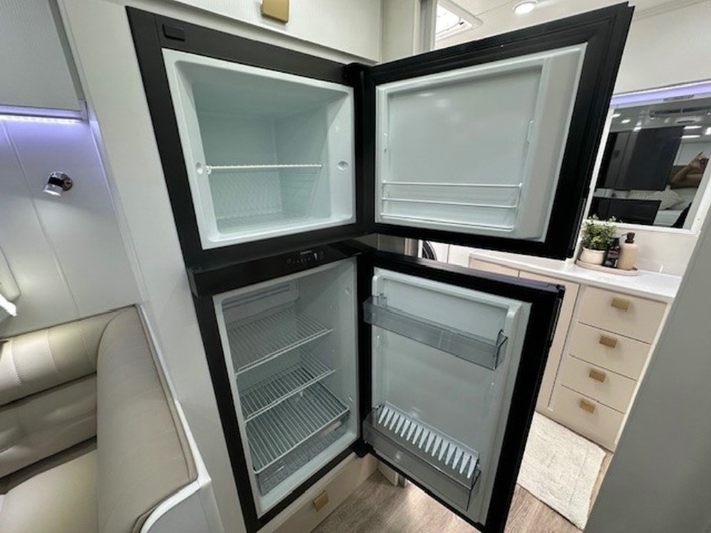 NEW 2025 SUPREME EXECUTIVE CARAVAN 2 AXLE