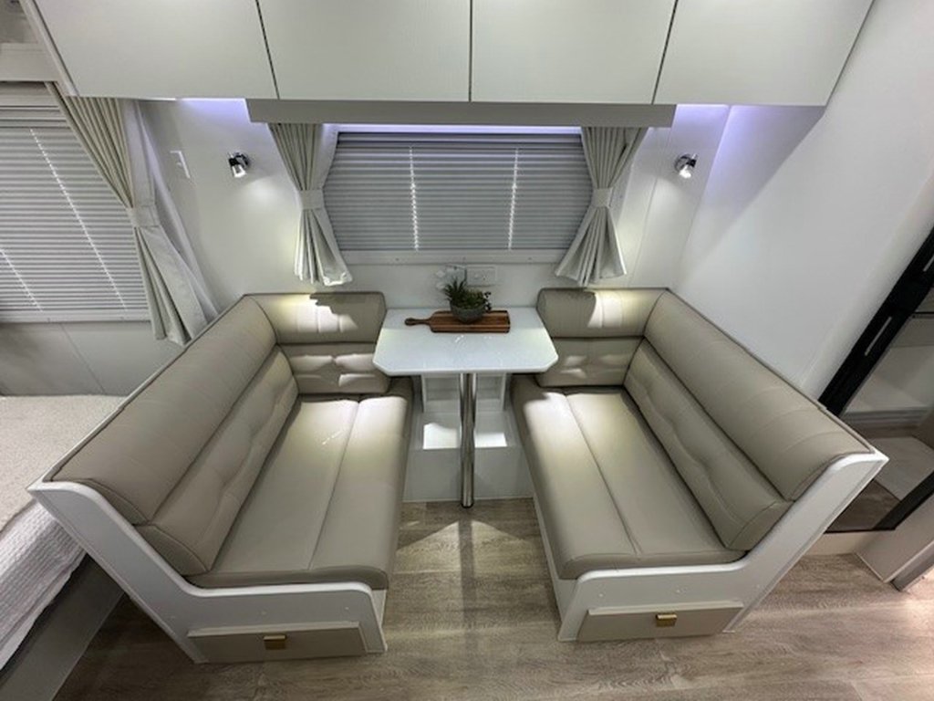 NEW 2025 SUPREME EXECUTIVE CARAVAN 2 AXLE