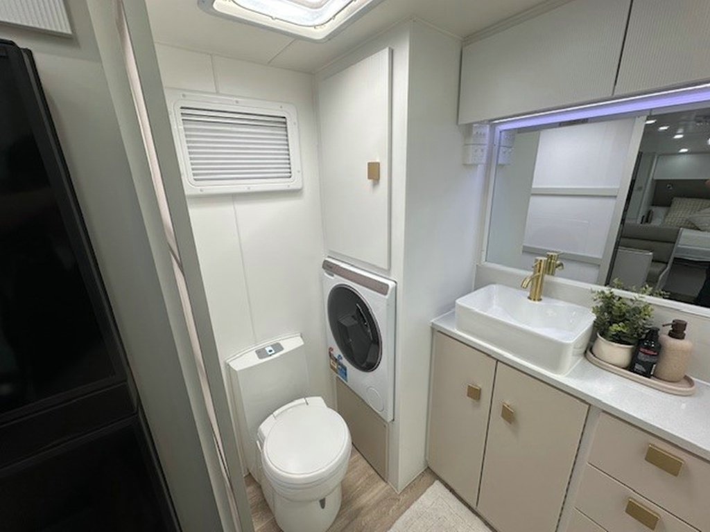 NEW 2025 SUPREME EXECUTIVE CARAVAN 2 AXLE