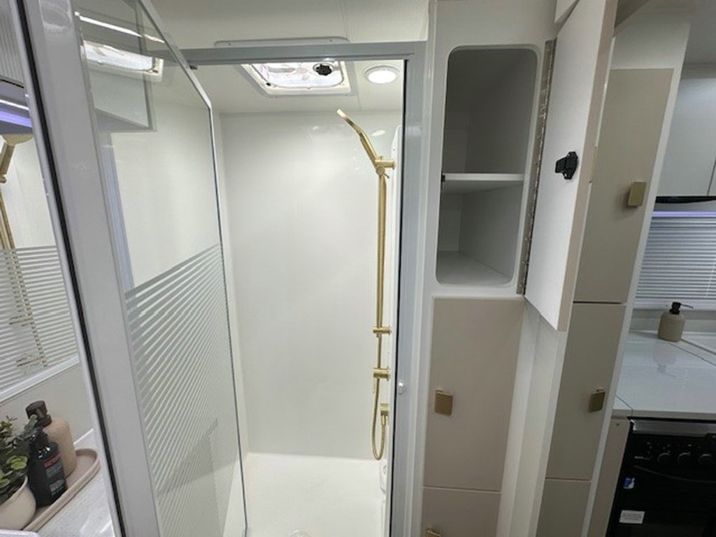 NEW 2025 SUPREME EXECUTIVE CARAVAN 2 AXLE