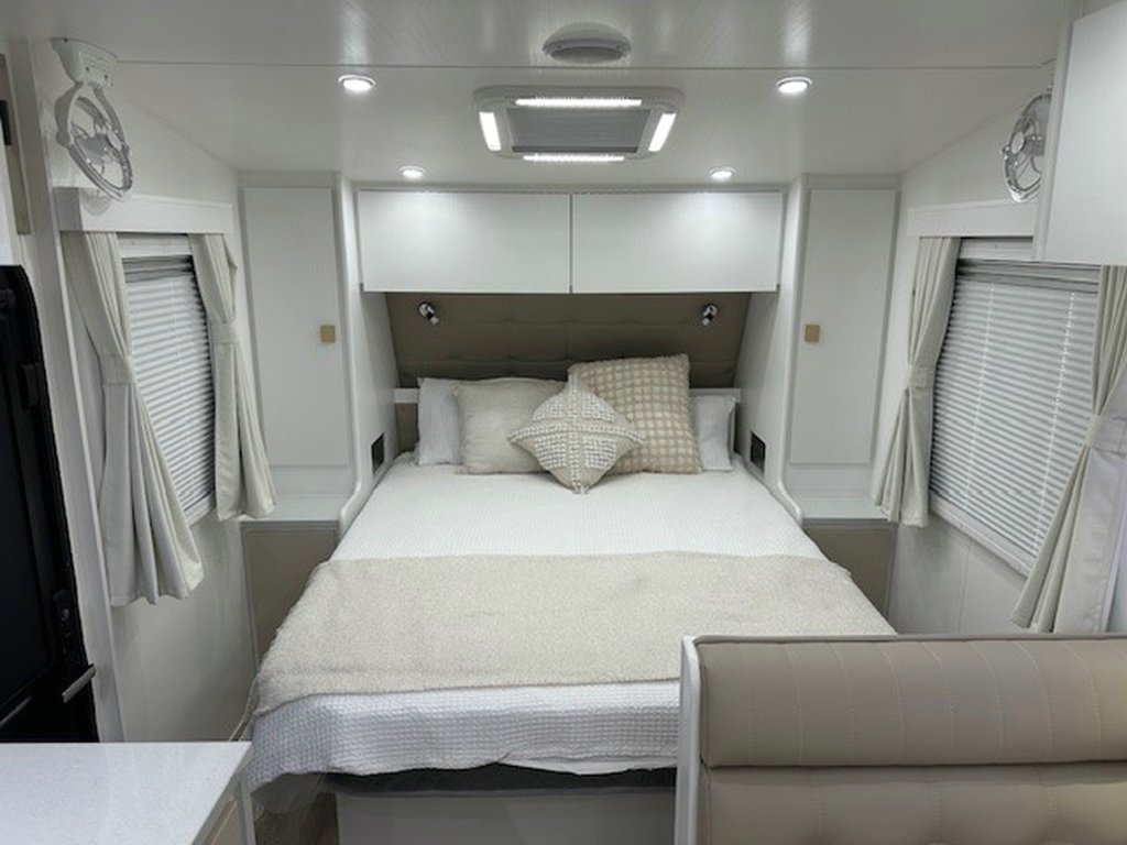 NEW 2025 SUPREME EXECUTIVE CARAVAN 2 AXLE