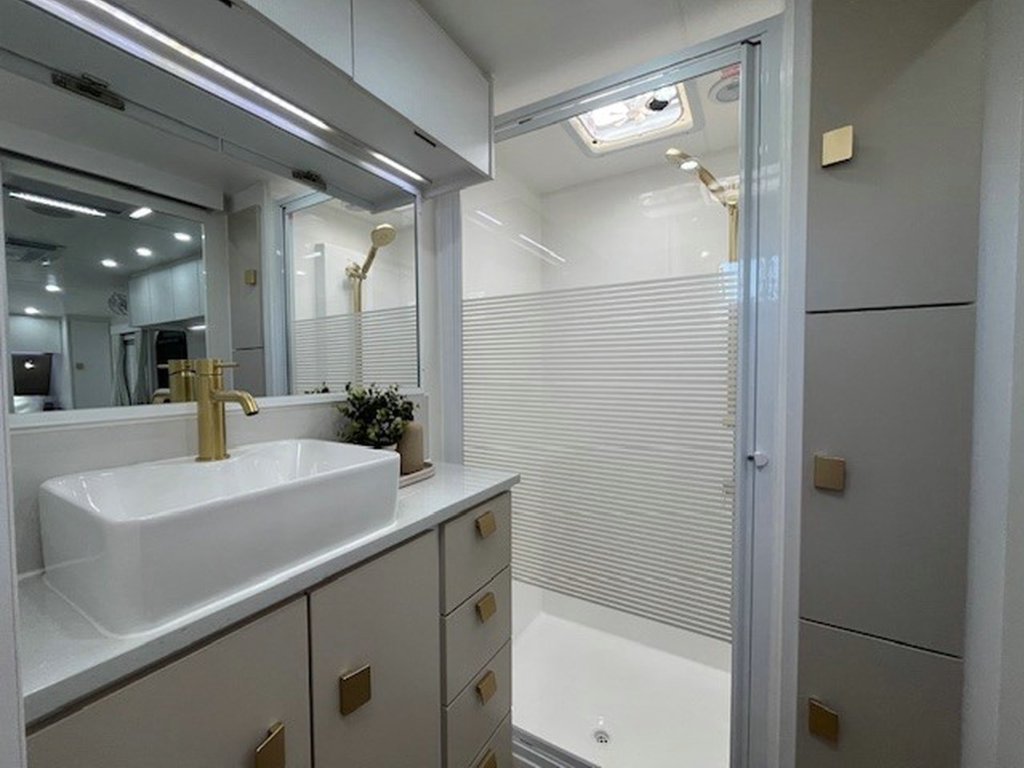 NEW 2025 SUPREME EXECUTIVE CARAVAN 2 AXLE
