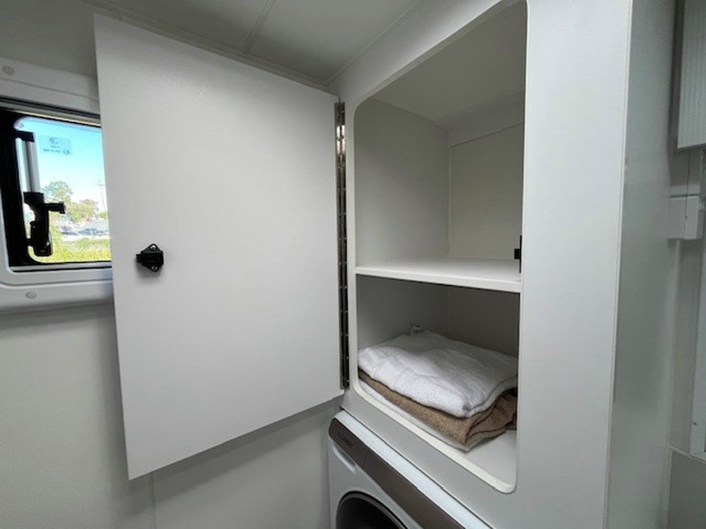 NEW 2025 SUPREME EXECUTIVE CARAVAN 2 AXLE