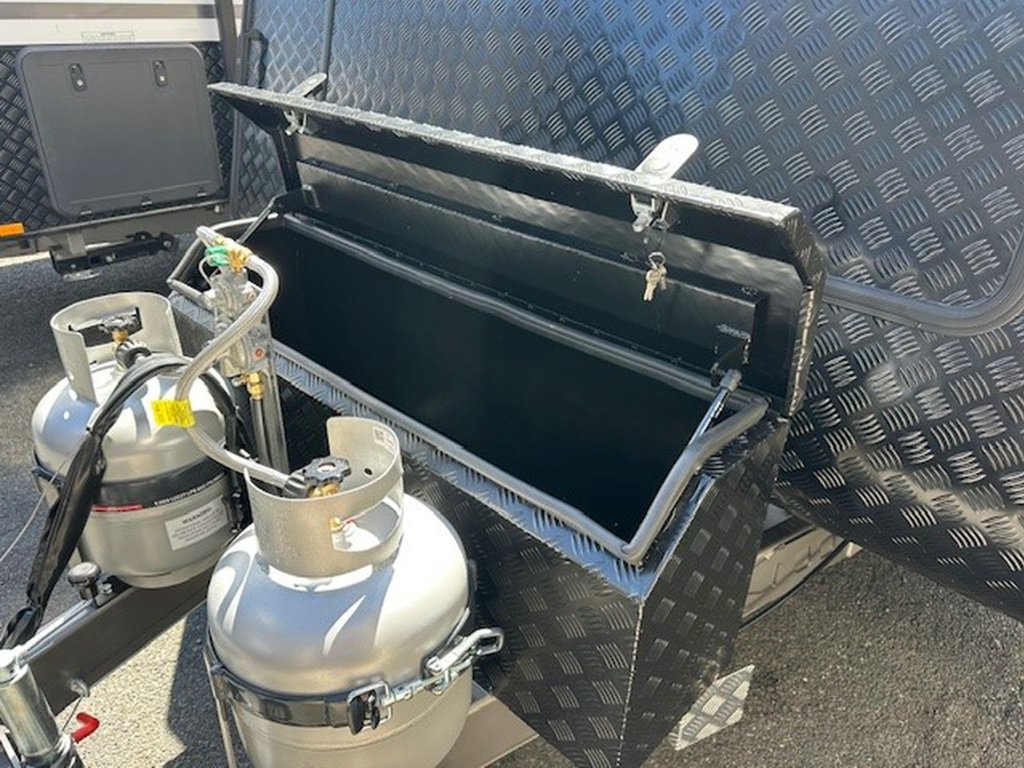 NEW 2025 SUPREME EXECUTIVE CARAVAN 2 AXLE