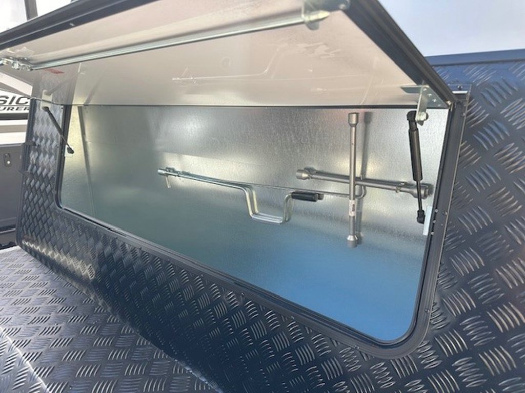 NEW 2025 SUPREME EXECUTIVE CARAVAN 2 AXLE