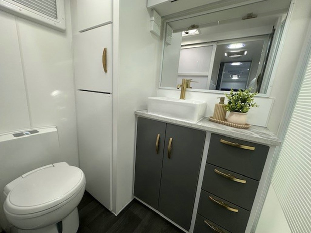 NEW 2025 LEADER CARAVANS GOLD LE CARAVAN 2 AXLE