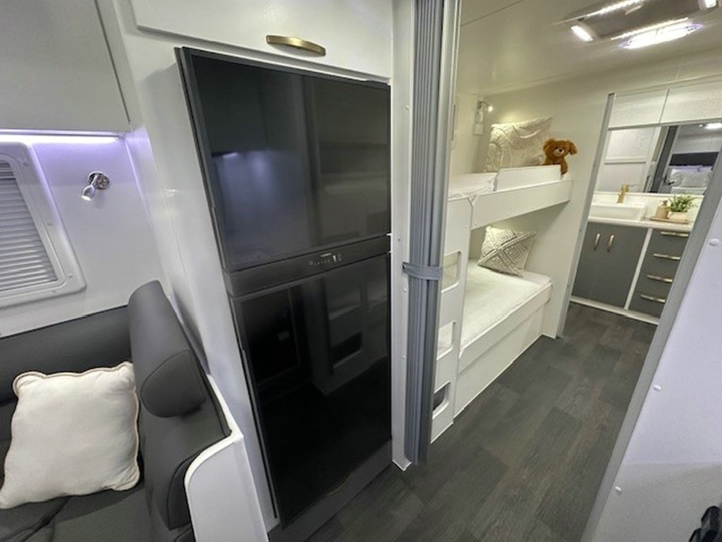 NEW 2025 LEADER CARAVANS GOLD LE CARAVAN 2 AXLE