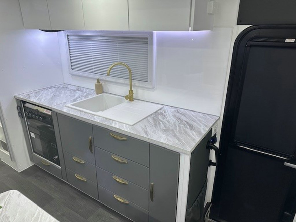 NEW 2025 LEADER CARAVANS GOLD LE CARAVAN 2 AXLE
