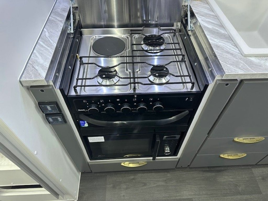 NEW 2025 LEADER CARAVANS GOLD LE CARAVAN 2 AXLE