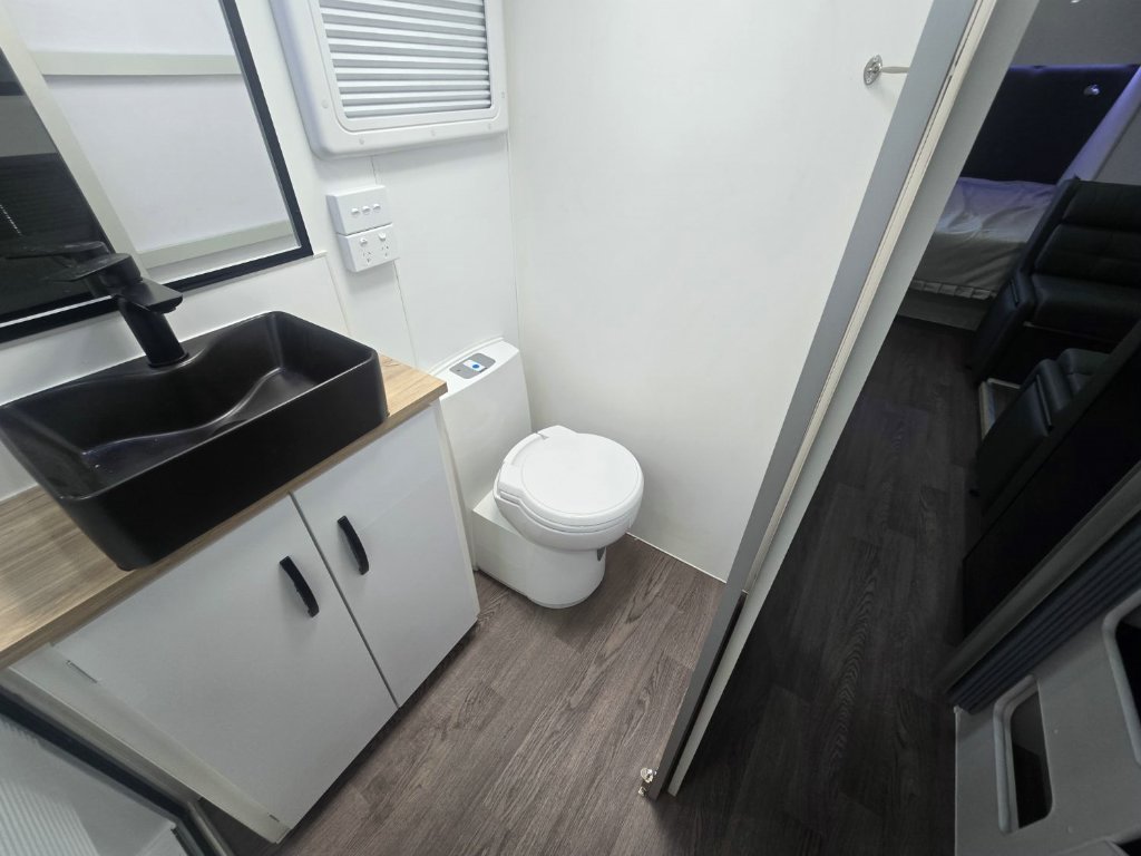 NEW 2025 LEADER CARAVANS PALLADIUM CARAVAN 2 AXLE