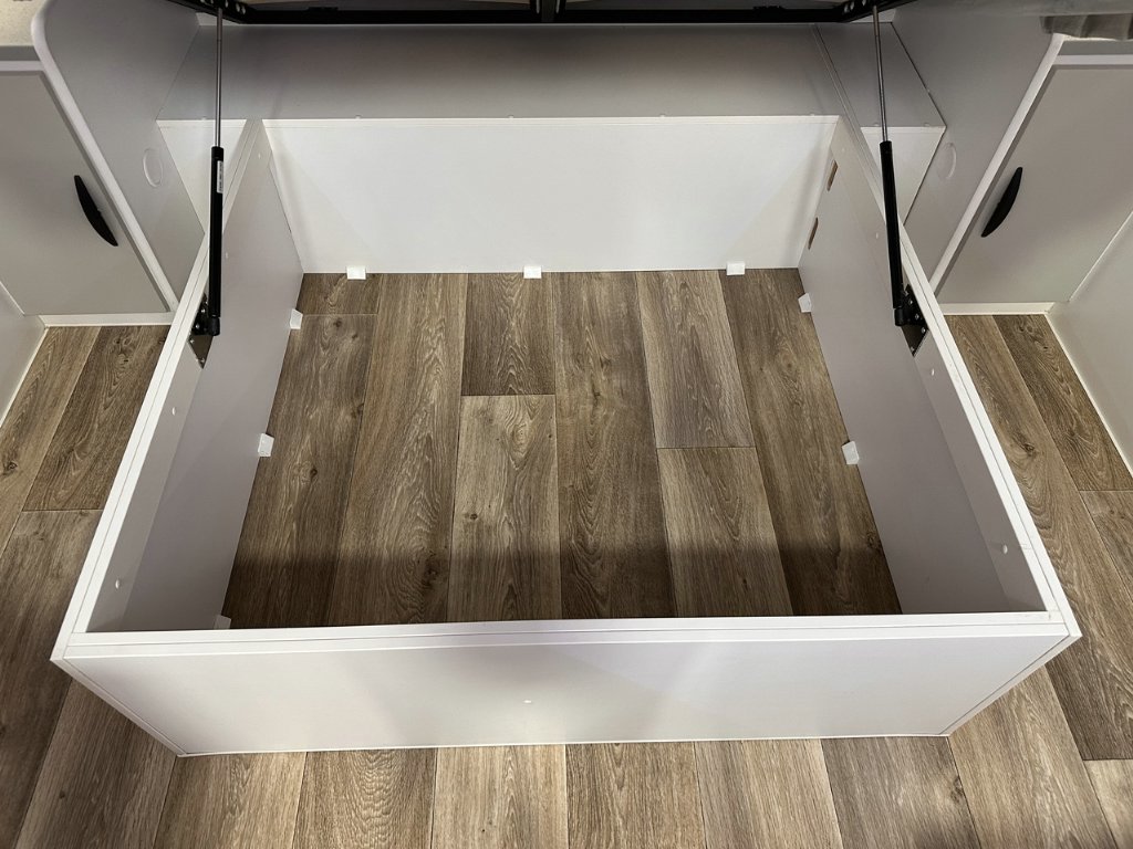 NEW 2026 SUPREME CLASSIC TOURER CARAVAN 2 AXLE