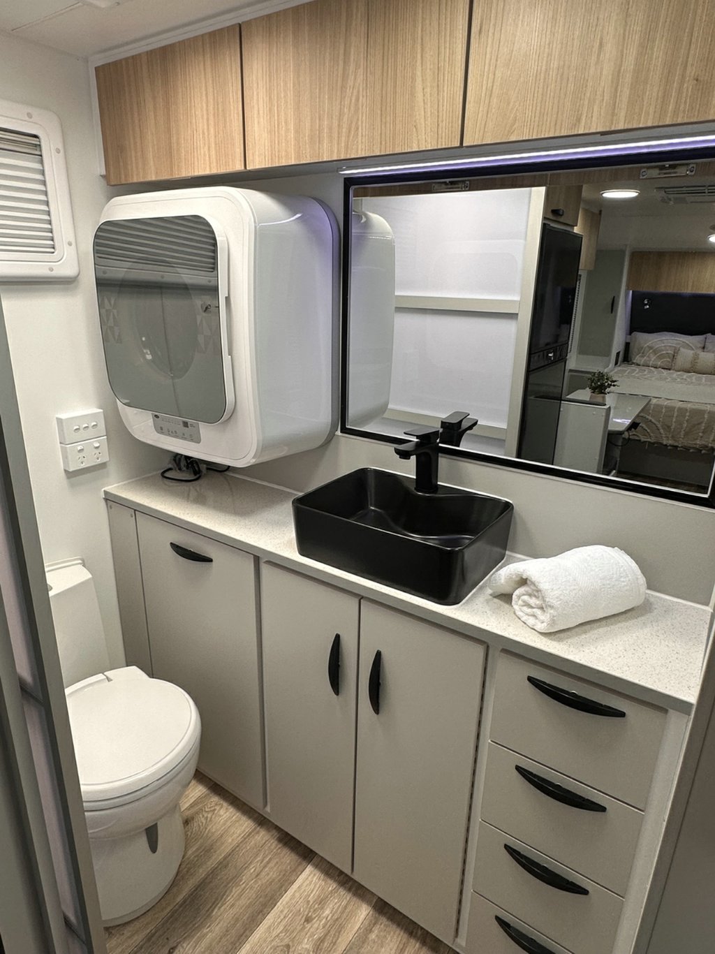 NEW 2026 SUPREME CLASSIC TOURER CARAVAN 2 AXLE