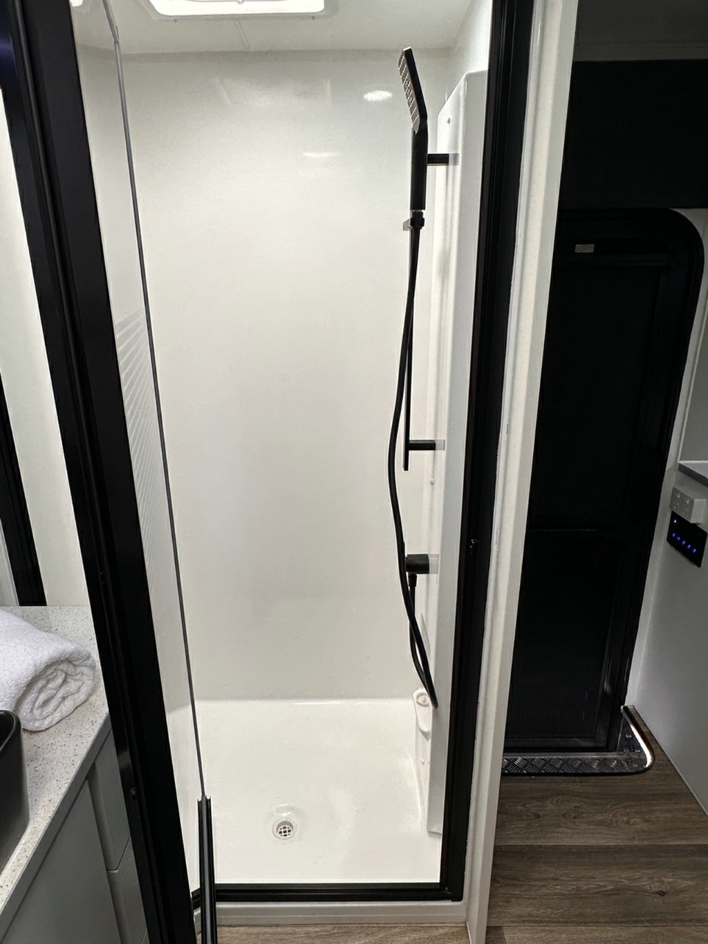 NEW 2026 SUPREME CLASSIC TOURER CARAVAN 2 AXLE