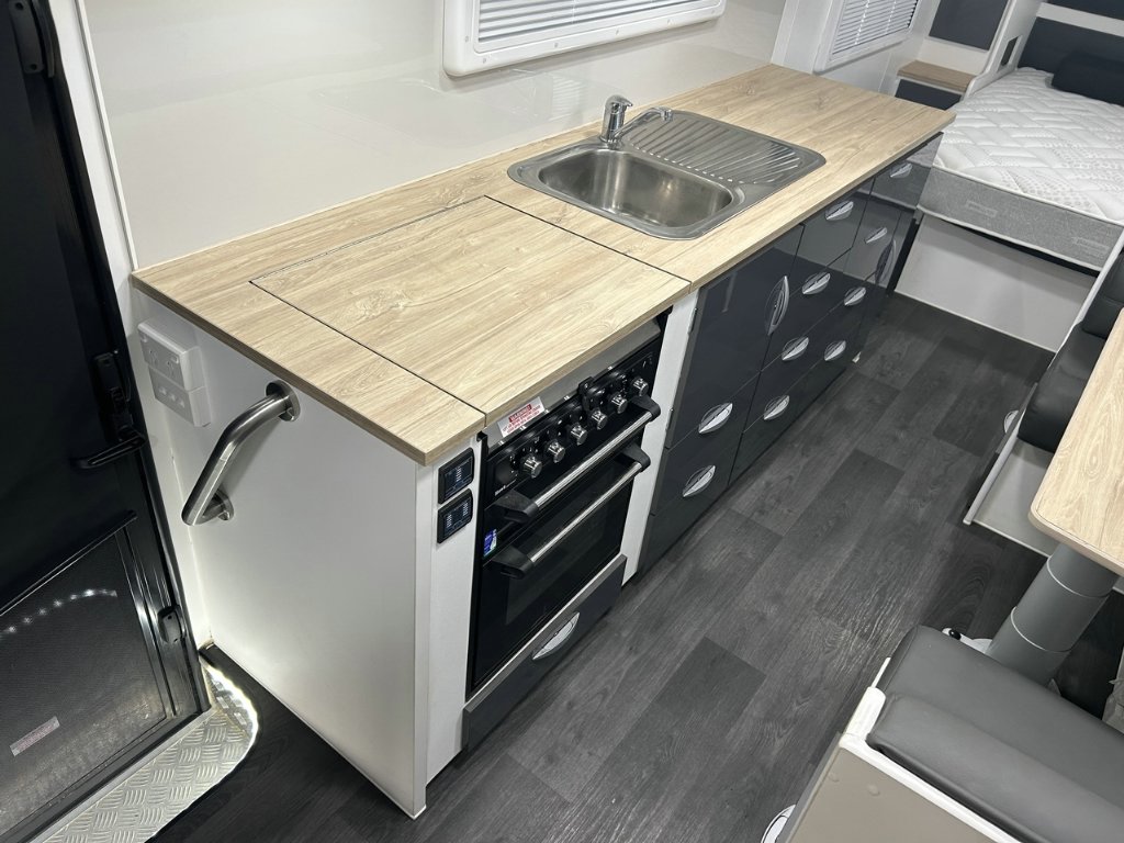 USED 2023 SUPREME CLASSIC TOURER CARAVAN 2 AXLE