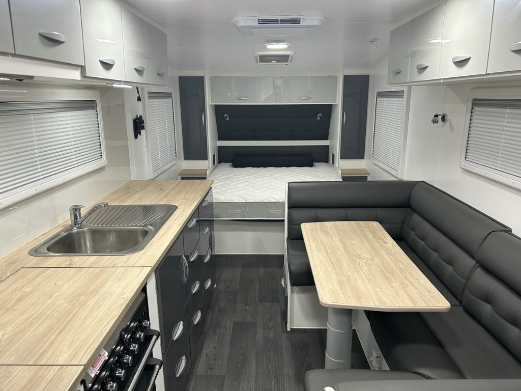 USED 2023 SUPREME CLASSIC TOURER CARAVAN 2 AXLE