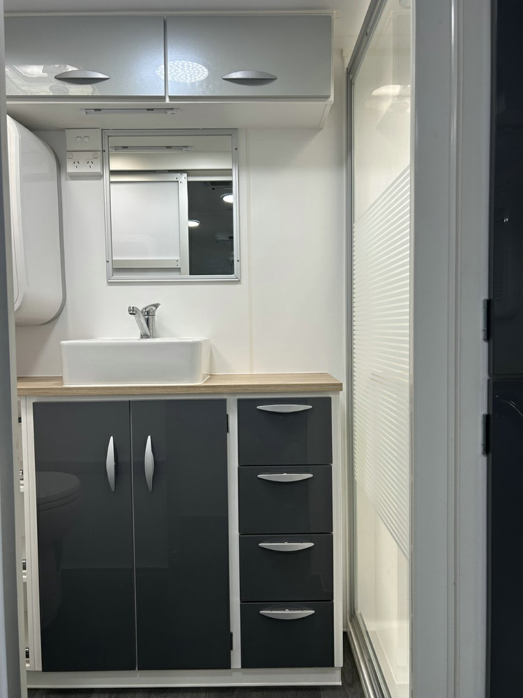 USED 2023 SUPREME CLASSIC TOURER CARAVAN 2 AXLE