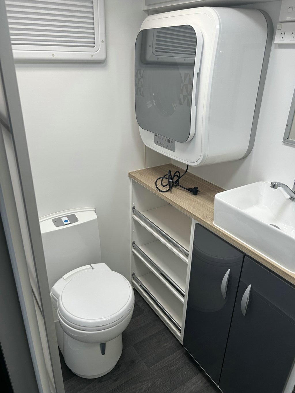 USED 2023 SUPREME CLASSIC TOURER CARAVAN 2 AXLE