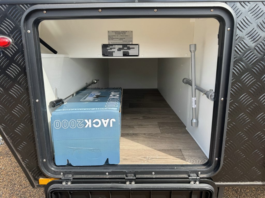 NEW 2025 SUPREME ECLIPSE SUNRAY CARAVAN 1 AXLE