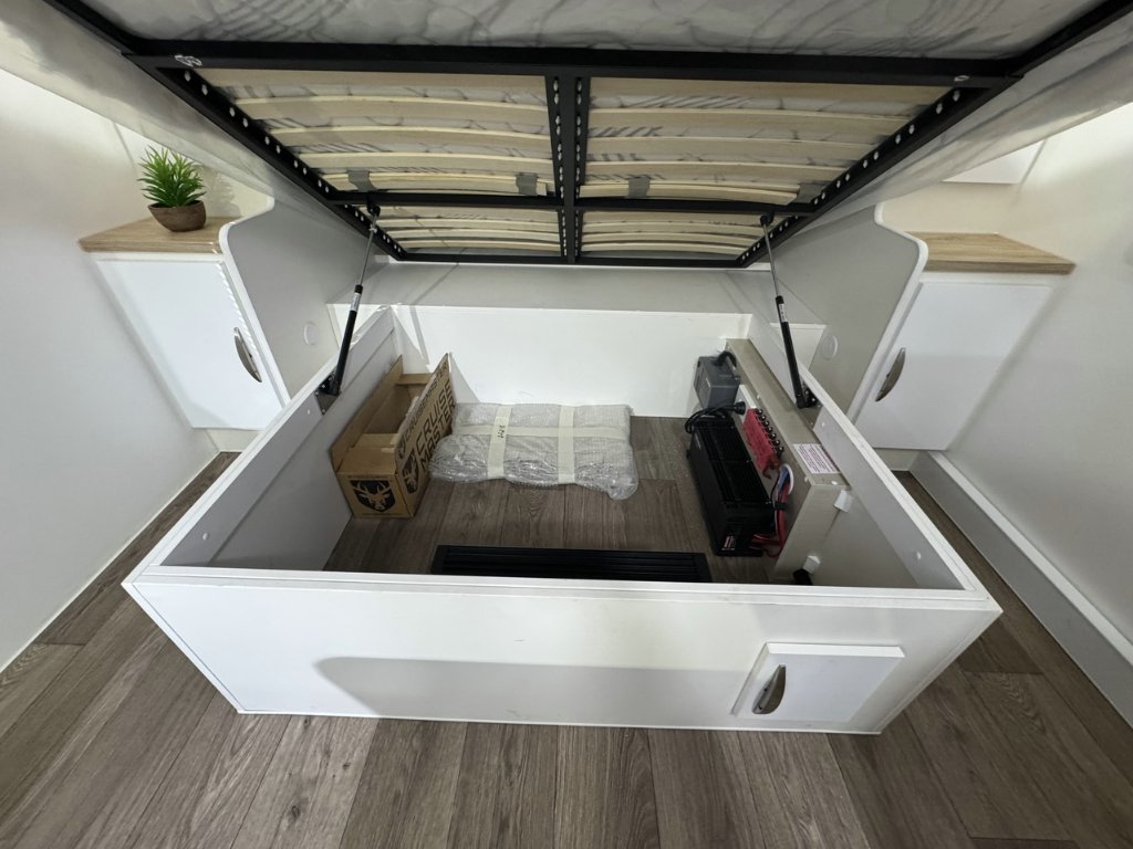 NEW 2025 SUPREME ECLIPSE SUNRAY CARAVAN 1 AXLE