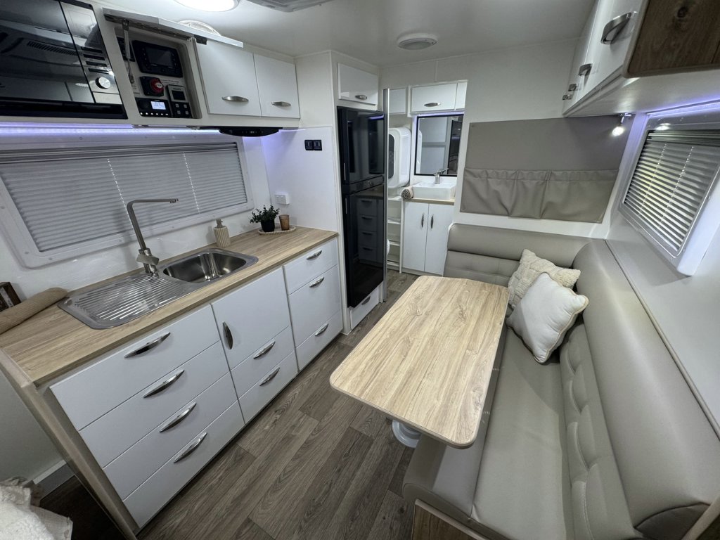 NEW 2025 SUPREME ECLIPSE SUNRAY CARAVAN 1 AXLE