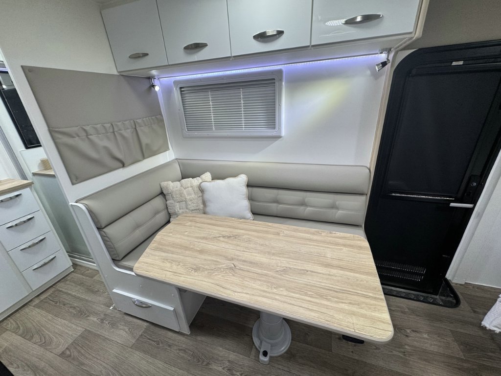 NEW 2025 SUPREME ECLIPSE SUNRAY CARAVAN 1 AXLE