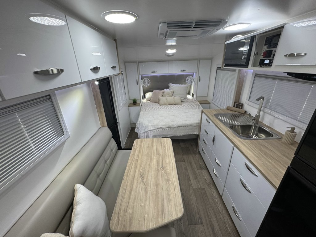 NEW 2025 SUPREME ECLIPSE SUNRAY CARAVAN 1 AXLE