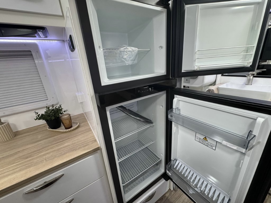 NEW 2025 SUPREME ECLIPSE SUNRAY CARAVAN 1 AXLE