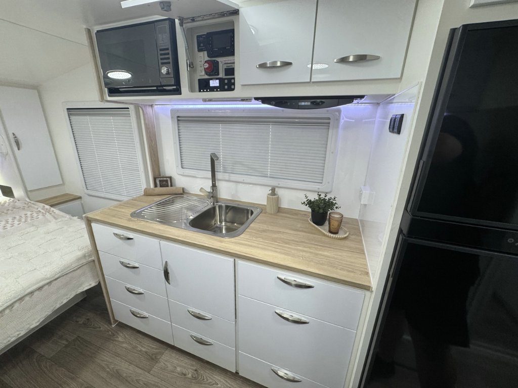 NEW 2025 SUPREME ECLIPSE SUNRAY CARAVAN 1 AXLE