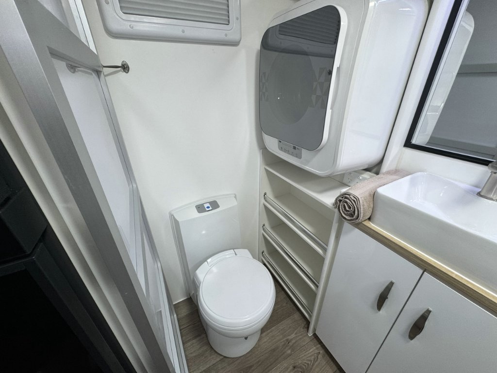 NEW 2025 SUPREME ECLIPSE SUNRAY CARAVAN 1 AXLE