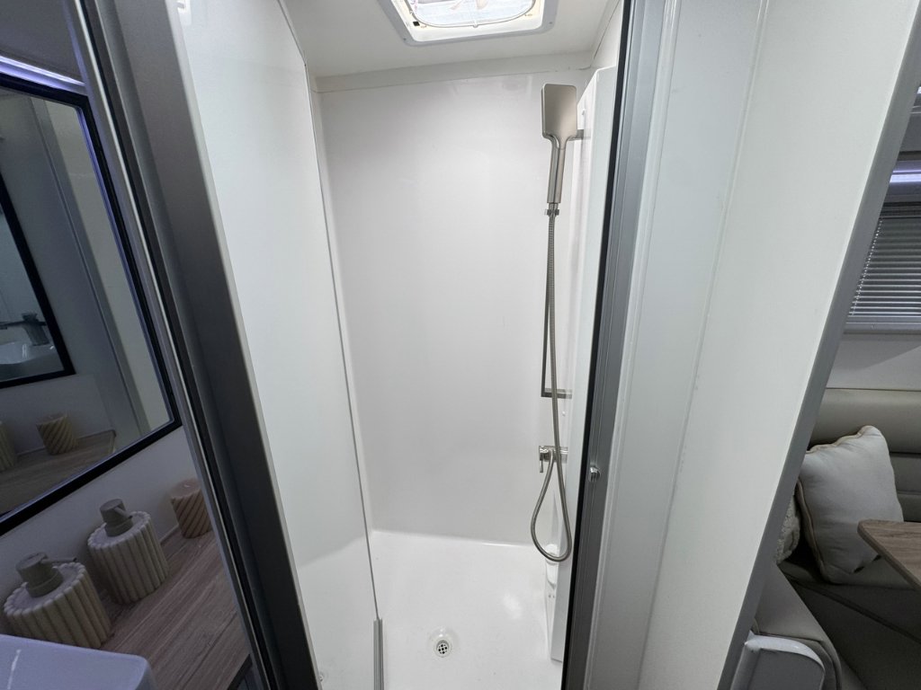 NEW 2025 SUPREME ECLIPSE SUNRAY CARAVAN 1 AXLE