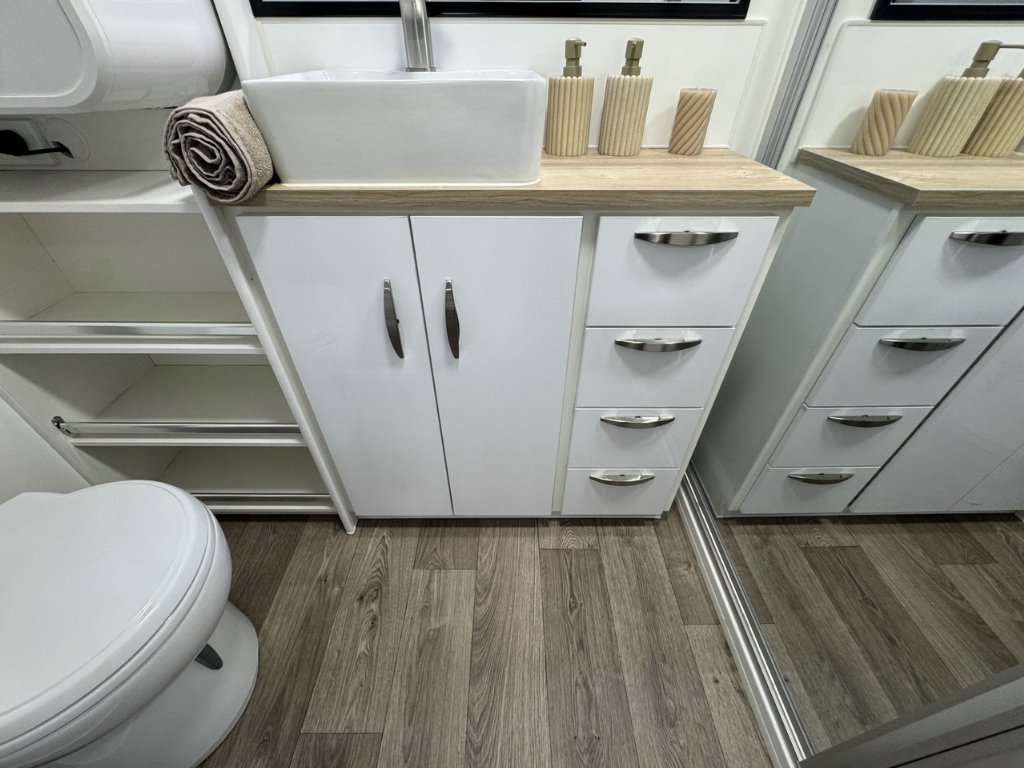 NEW 2025 SUPREME ECLIPSE SUNRAY CARAVAN 1 AXLE