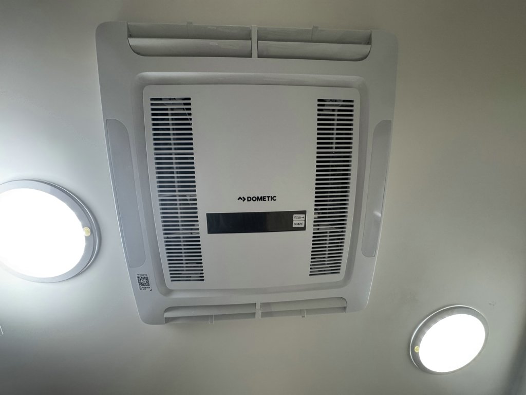 NEW 2025 SUPREME ECLIPSE SUNRAY CARAVAN 1 AXLE