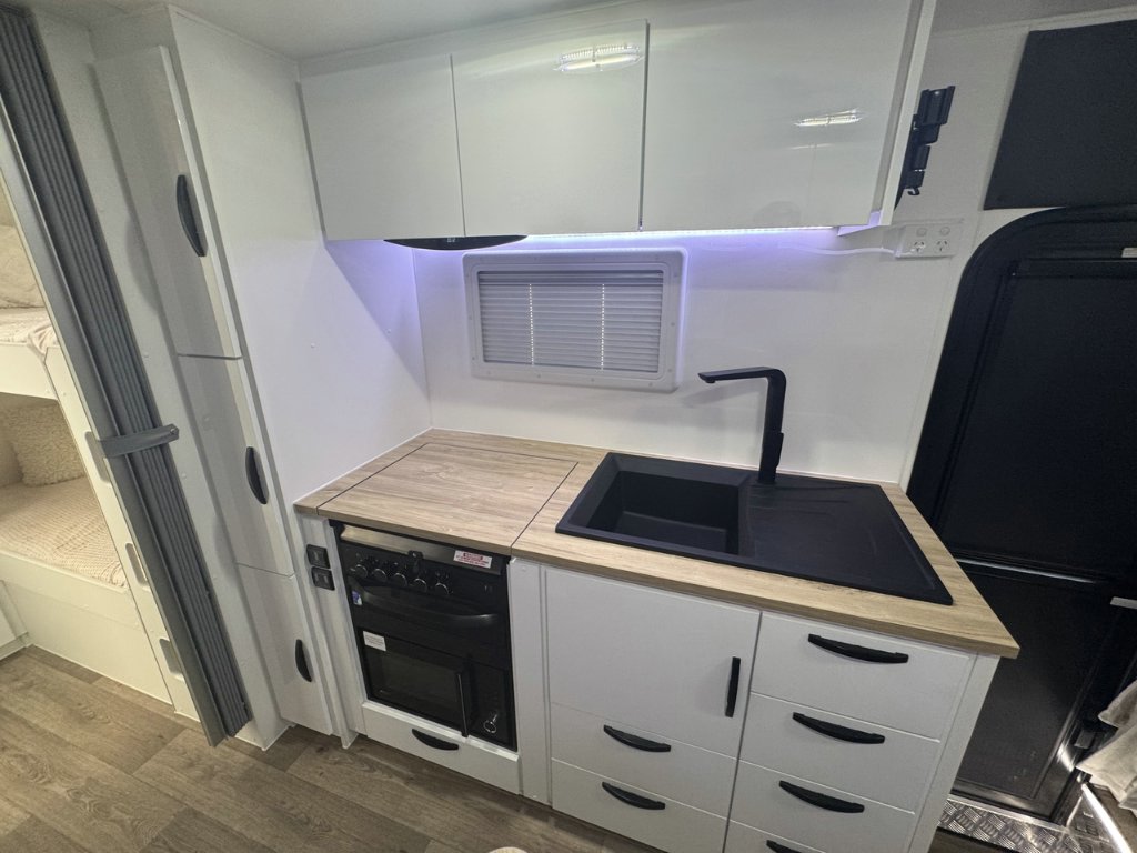 NEW 2026 LEADER CARAVANS GOLD LE CARAVAN 2 AXLE