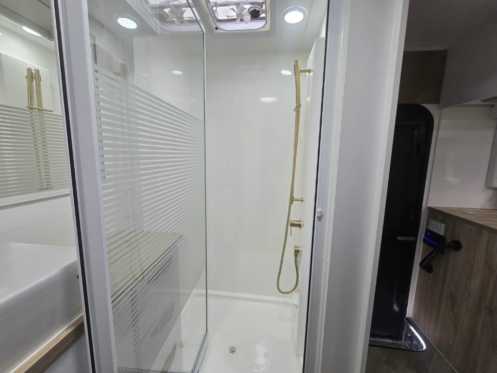 NEW 2025 SUPREME TERRITORY CARAVAN 2 AXLE