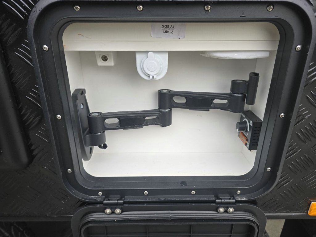 NEW 2025 SUPREME TERRITORY CARAVAN 2 AXLE