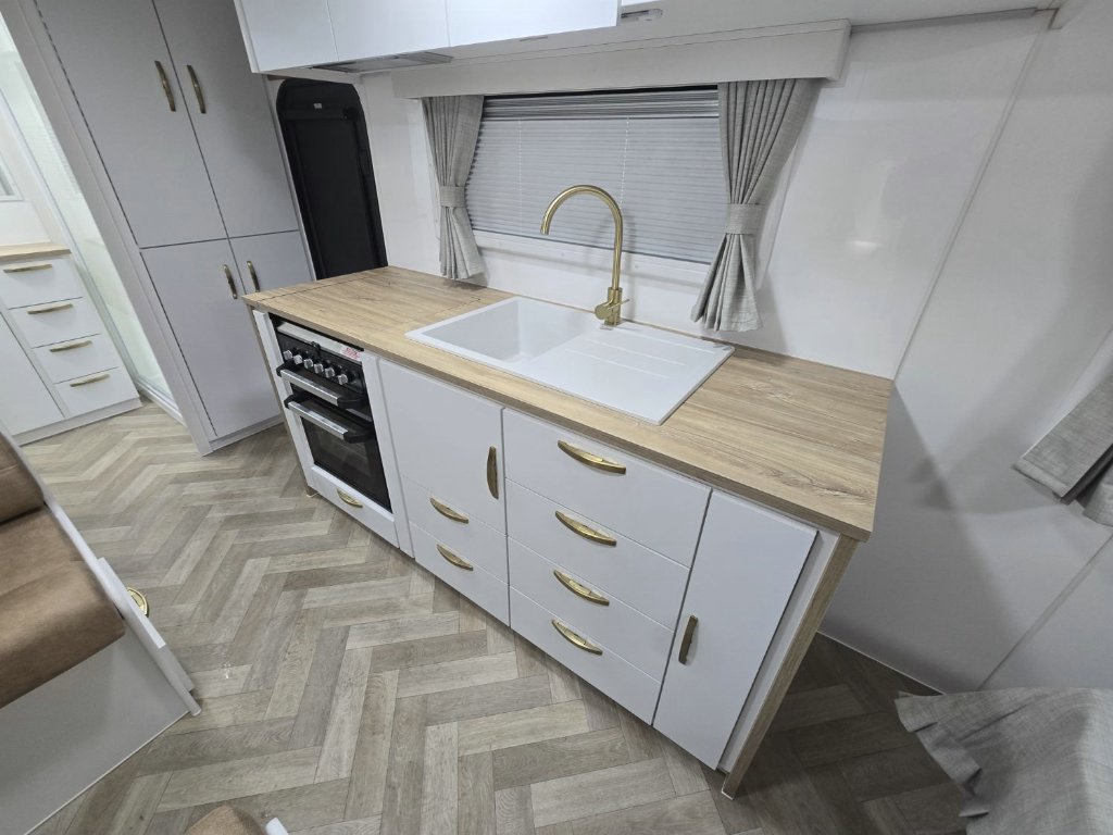 NEW 2025 SUPREME TERRITORY CARAVAN 2 AXLE